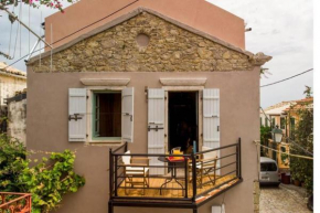 Hotels in Chlomos